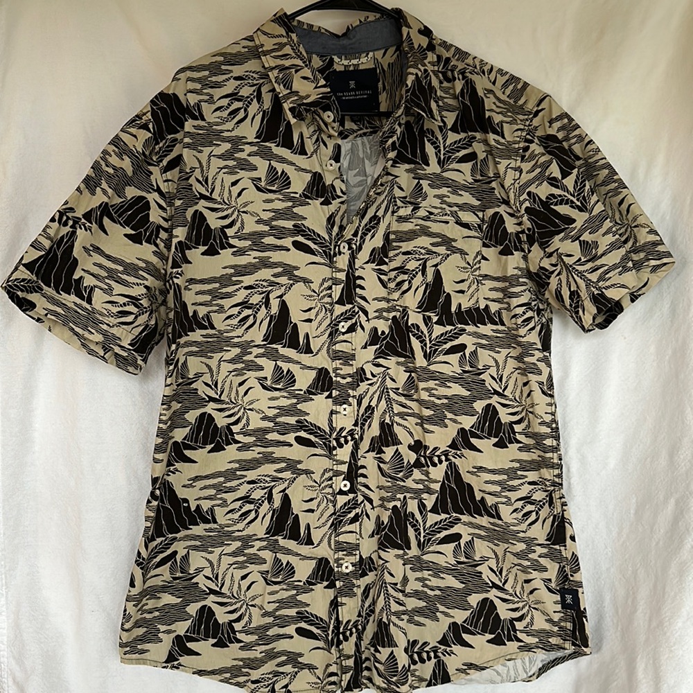 Roark men’s button up tee